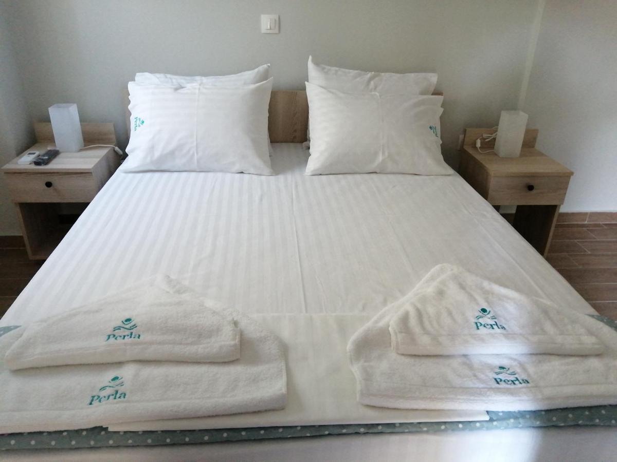 Perla Studios Paralia Dionysiou Ngoại thất bức ảnh